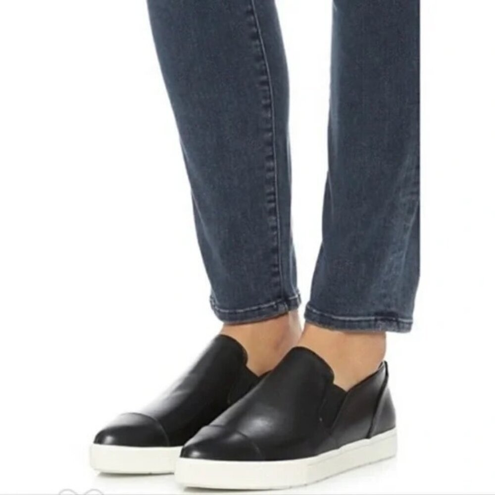 VINCE. black leather slide on flats 6.5 euc